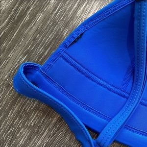 Triangl neoprene crochet blue bikini top